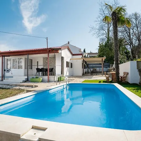 Malinka Private Pool 150m To Garden & Bbq *