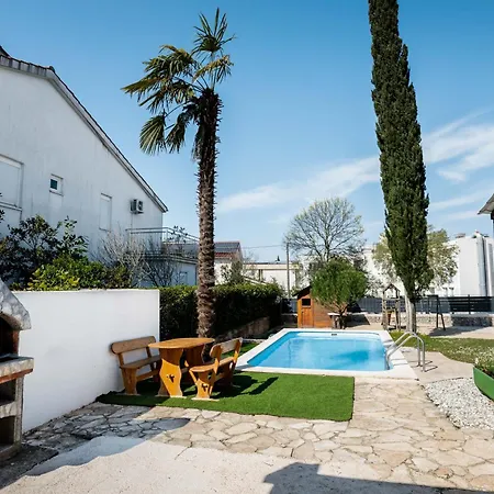 Malinka Private Pool 150m To Garden & Bbq וילה מאלינסקה