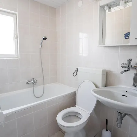 Malinka Private Pool 150m To Garden & Bbq וילה