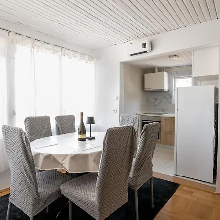 Malinka Private Pool 150m To Garden & Bbq וילה